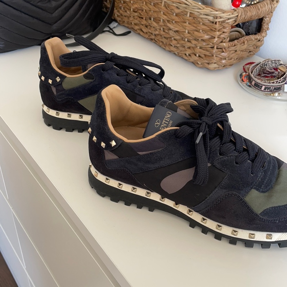 Valentino shoes/ like new